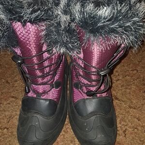 Itasca Women's Black And burgundy Winter Boots